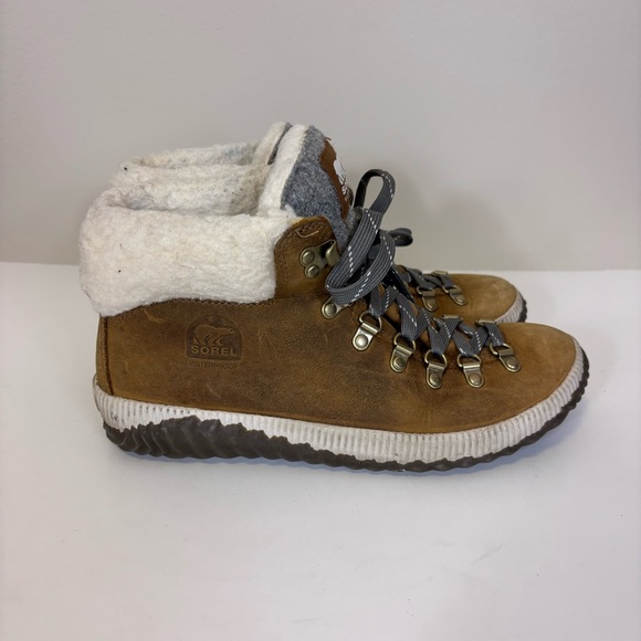 Sorel Shoes - Sorel‎ Tan Boots with Cream Lining and Gray Laces Women’s 9.5